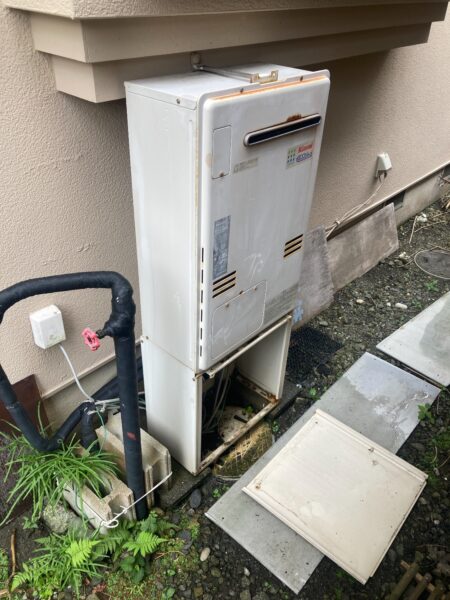 静岡県伊豆の国市で熱源機から給湯器への交換工事事例　リンナイ『RUFH-K2401AW2-1』→パロマ『FH-E2421SAWL』